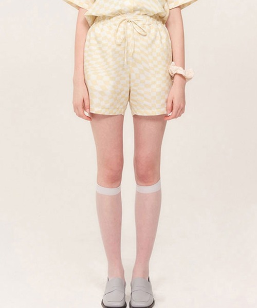 KIRSH(キルシー)の「KIRSH TONE ON TONE CHERRY CHECK PATTERN PANTS KH/チェリーパターンショートパンツ(その他パンツ・レディース・ブラック/イエロー/グリーン・SMALL/MEDIUM)」の3枚目の写真