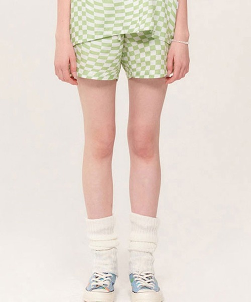 KIRSH(キルシー)の「KIRSH TONE ON TONE CHERRY CHECK PATTERN PANTS KH/チェリーパターンショートパンツ(その他パンツ・レディース・ブラック/イエロー/グリーン・SMALL/MEDIUM)」の1枚目の写真