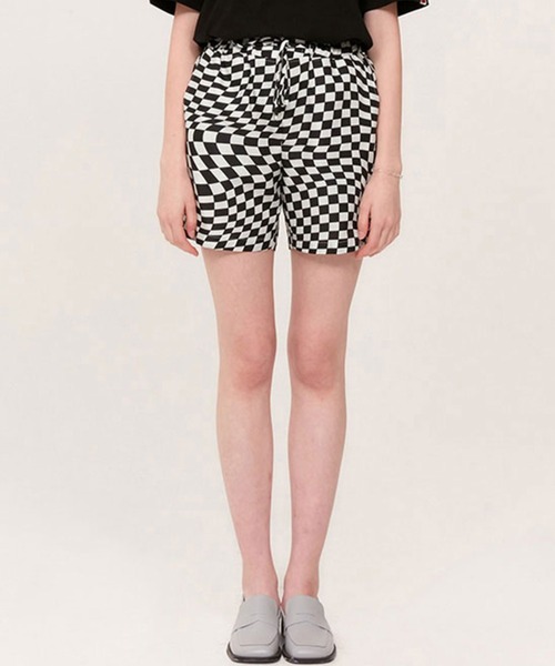 KIRSH(キルシー)の「KIRSH TONE ON TONE CHERRY CHECK PATTERN PANTS KH/チェリーパターンショートパンツ(その他パンツ・レディース・ブラック/イエロー/グリーン・SMALL/MEDIUM)」の2枚目の写真
