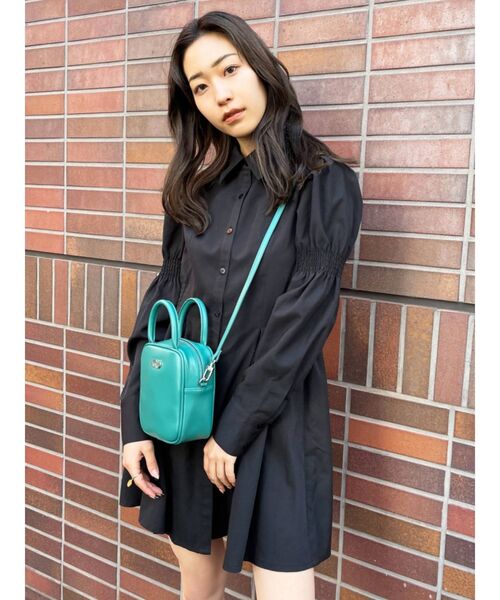 EMODA（エモダ）の「アームショルダーミニワンピース（ワンピース・レディース・ブラック/ベージュ/グレー・FREE）」の4枚目の写真