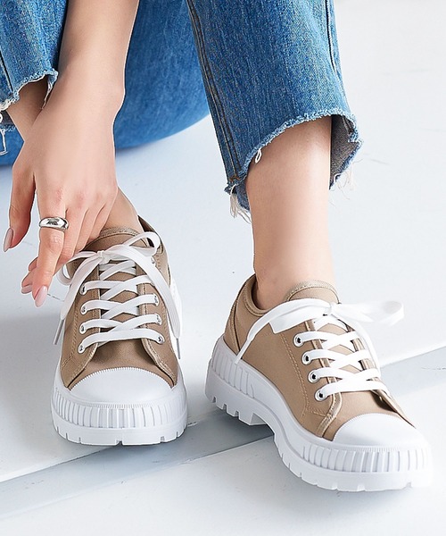 KOBE LETTUCE(コウベレタス)の「厚底タンクソールキャンバススニーカー(スニーカー・レディース・ホワイト/ベージュ/ブラック/アイボリー・LL/M/L/S)」の4枚目の写真