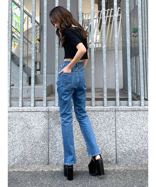 EMODA（エモダ）の「アシンメトリーフィットジャストウエストフレアジーンズ（デニムパンツ・レディース・グレー/ブルー・SMALL/X-SMALL/MEDIUM）」の11枚目の写真