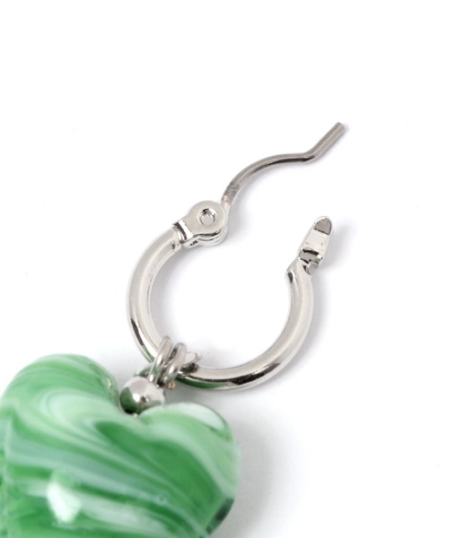 GLOBAL WORK（グローバルワーク）の「ハートガラスフープピアス/276074（ピアス（両耳用）・レディース・ホワイト/ブラウン/ライトグリーン/ブラウン系その他6・FREE）」の5枚目の写真