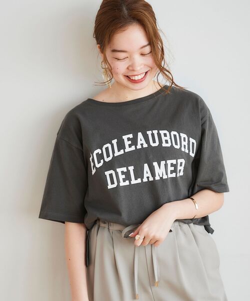 le.coeur blanc(ルクールブラン)の「5分袖ロゴプリントTシャツ(Tシャツ/カットソー)」|ダークグレー