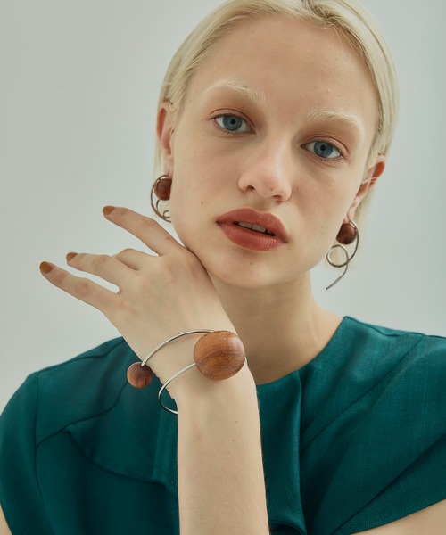 UNITED TOKYO(ユナイテッドトウキョウ)の「ウッドバングル(ブレスレット・レディース・シルバー・FREE)」の3枚目の写真