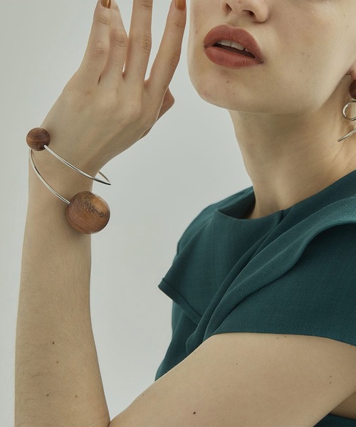 UNITED TOKYO(ユナイテッドトウキョウ)の「ウッドバングル(ブレスレット・レディース・シルバー・FREE)」の6枚目の写真