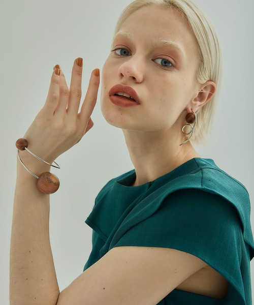 UNITED TOKYO(ユナイテッドトウキョウ)の「ウッドバングル(ブレスレット・レディース・シルバー・FREE)」の8枚目の写真