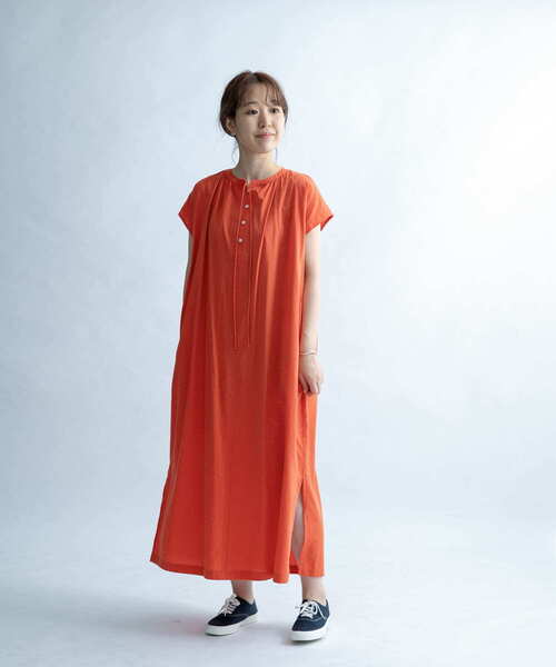 FORK&SPOON（フォークアンドスプーン）の「FORK&SPOON　キーネックワンピース（ワンピース・レディース・ブラック/ネイビー/オレンジ・1）」の5枚目の写真