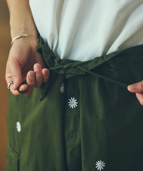 HINSON(ヒンソン)の「HINSON/ヒンソン 6POCKET フラワー PANTS / 6ポケットパンツ / ミリタリーパンツ/ベイカーパンツ/刺繍(カーゴパンツ・メンズ・ブラック/オリーブ・SMALL/MEDIUM/LARGE)」の15枚目の写真