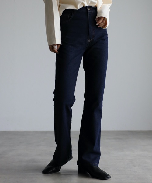 ap retro（アプレトロ）の「【apretro】美脚パンツ セミフレアストレートデニムPT（デニムパンツ・レディース・ブラック/インディゴブルー/ブルー・SMALL/MEDIUM/LARGE）」の2枚目の写真