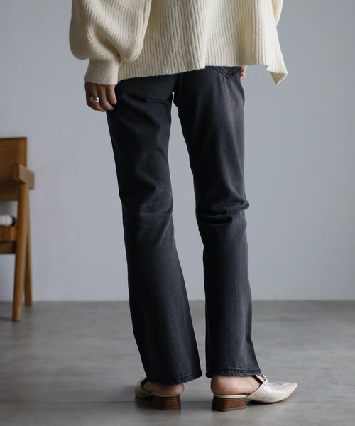 ap retro（アプレトロ）の「【apretro】美脚パンツ セミフレアストレートデニムPT（デニムパンツ・レディース・ブラック/インディゴブルー/ブルー・SMALL/MEDIUM/LARGE）」の7枚目の写真