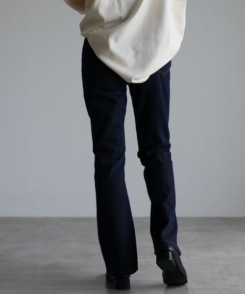 ap retro（アプレトロ）の「【apretro】美脚パンツ セミフレアストレートデニムPT（デニムパンツ・レディース・ブラック/インディゴブルー/ブルー・SMALL/MEDIUM/LARGE）」の13枚目の写真