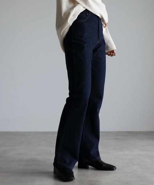 ap retro（アプレトロ）の「【apretro】美脚パンツ セミフレアストレートデニムPT（デニムパンツ・レディース・ブラック/インディゴブルー/ブルー・SMALL/MEDIUM/LARGE）」の11枚目の写真