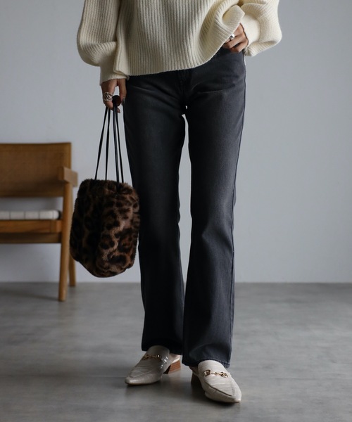 ap retro（アプレトロ）の「【apretro】美脚パンツ セミフレアストレートデニムPT（デニムパンツ・レディース・ブラック/インディゴブルー/ブルー・SMALL/MEDIUM/LARGE）」の4枚目の写真