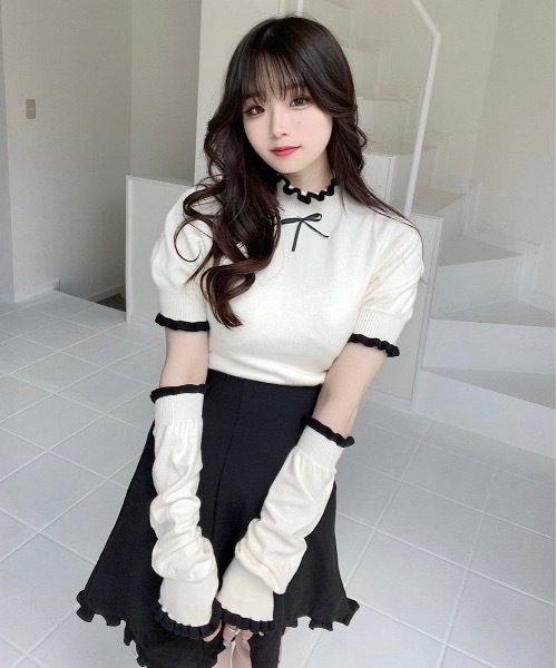 TITTY&CO.（ティティーアンドコー）の「【TITTY&CO.】ハイネックリボンニット×アームウォーマーセット（ニット/セーター・レディース・ホワイト/ピンクベージュ/ブラック・FREE）」の2枚目の写真