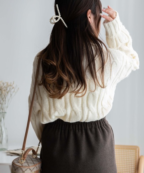 WEGO(ウィゴー)の「WEGO/ケーブルタートルニット(ニット/セーター・レディース・ブラック/アイボリー/パープル・FREE)」の7枚目の写真