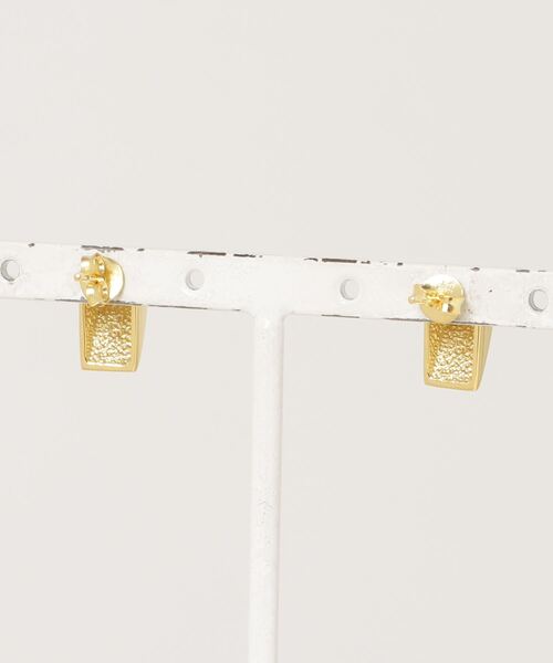 TONE SELECT GOODS(トーンセレクトグッズ)の「【925 SILVER ACC】スクエアスタッドピアスSV925(OG)(ピアス(両耳用)・レディース・シルバー/ゴールド・FREE)」の3枚目の写真