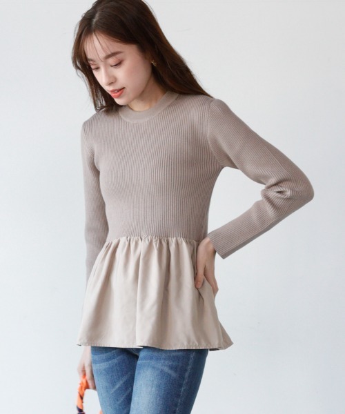 M.deux（エムドゥ）の「ペプラム切替ニット（ニット/セーター・レディース・ブラック/グレイッシュベージュ・MEDIUM）」の4枚目の写真