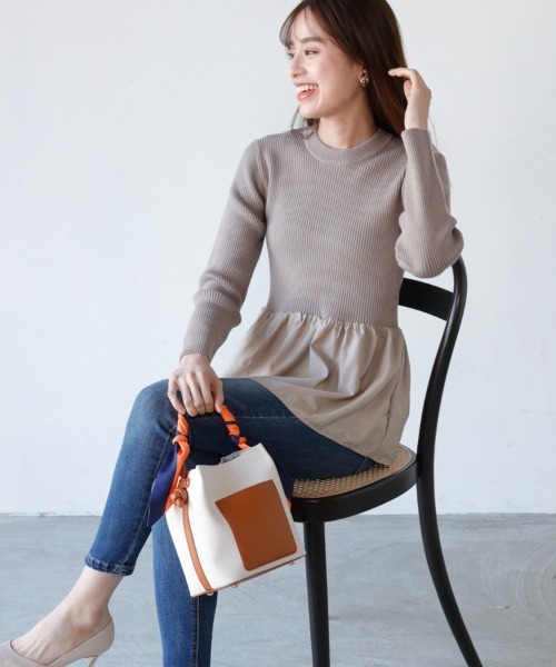 M.deux（エムドゥ）の「ペプラム切替ニット（ニット/セーター・レディース・ブラック/グレイッシュベージュ・MEDIUM）」の18枚目の写真