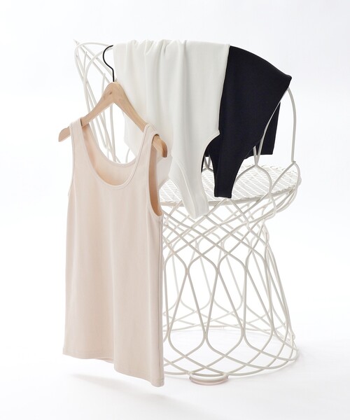OPAQUE.CLIP（オペークドットクリップ）の「リブタンクトップ【洗濯機洗い可】（タンクトップ・レディース・ブラック/オフホワイト/ライトベージュ・36/38/40）」の4枚目の写真