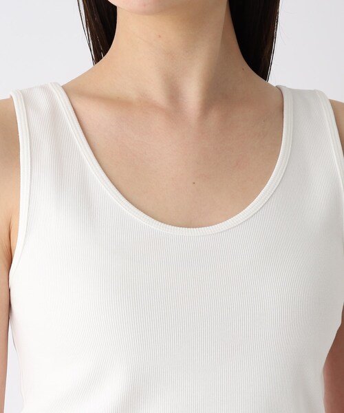 OPAQUE.CLIP（オペークドットクリップ）の「リブタンクトップ【洗濯機洗い可】（タンクトップ・レディース・ブラック/オフホワイト/ライトベージュ・36/38/40）」の9枚目の写真