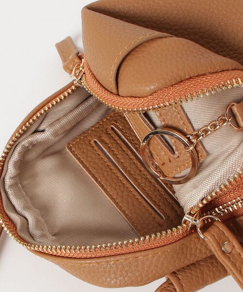 FUNALIVE（ファンアライブ）の「Craig フロントポケットラウンドジップ縦型スマホポーチ/スマホショルダー（ショルダーバッグ・レディース・アイボリー/グレー/グレイッシュベージュ/ブラック/キャメル/シルバー/その他/その他1/その他2・F/FREE）」の19枚目の写真