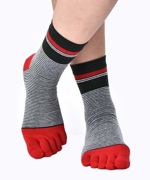 Fun & Daily（ファンアンドデイリー）の「5本指・ナローボーダーソックス（ソックス/靴下・メンズ・イエロー/オレンジ/ブルー/レッド/ライトブルー・FREE）」の2枚目の写真