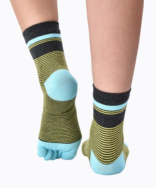 Fun & Daily（ファンアンドデイリー）の「5本指・ナローボーダーソックス（ソックス/靴下・メンズ・イエロー/オレンジ/ブルー/レッド/ライトブルー・FREE）」の3枚目の写真
