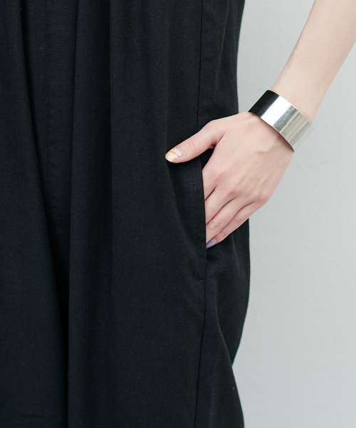 natural couture(ナチュラルクチュール)の「麻混ギャザーデザインサロペット(サロペット/オーバーオール・レディース・ブラック/ブラウン/ライトベージュ・MEDIUM/LARGE)」の9枚目の写真