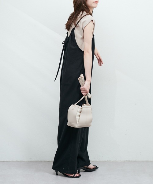 natural couture(ナチュラルクチュール)の「麻混ギャザーデザインサロペット(サロペット/オーバーオール・レディース・ブラック/ブラウン/ライトベージュ・MEDIUM/LARGE)」の17枚目の写真