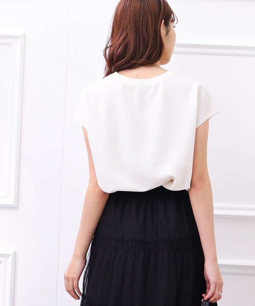 couture brooch（クチュールブローチ）の「◆【大人女子のカジュアルコーデに。】ヨウリュウロゴTシャツ（Tシャツ/カットソー・レディース・ブラック/ホワイト系/ナチュラル・38/42）」の9枚目の写真