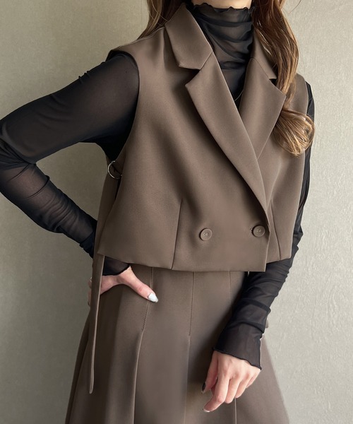 JUNOAH(ジュノア)の「サイドベルトショートベスト+プリーツスカートセットアップ(セットアップ・レディース・モカ/ブラック/チャコール/アイボリー/ライトグレー・MEDIUM/X-LARGE/LARGE/SMALL)」の10枚目の写真