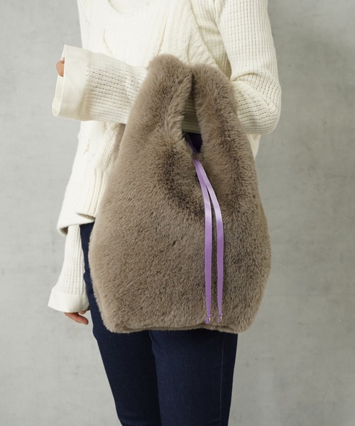 Actually(アクチュアリー)の「FUR MARCHE BAG ファーバッグ(ハンドバッグ・レディース・ベージュ/グレー/アイボリー・フリー)」の13枚目の写真