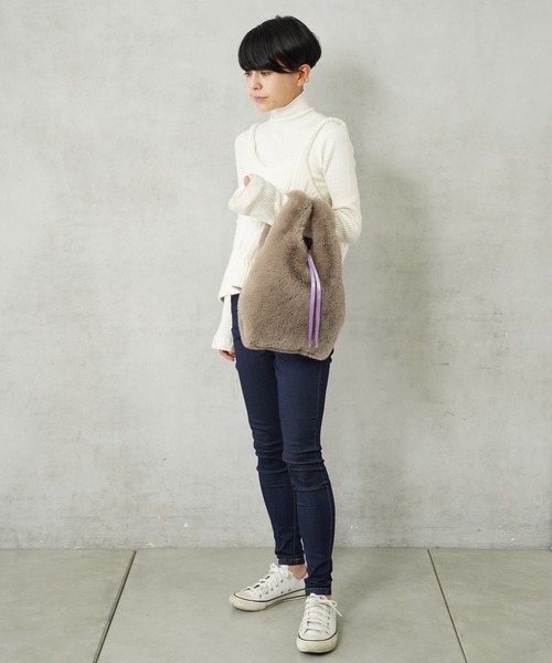 Actually(アクチュアリー)の「FUR MARCHE BAG ファーバッグ(ハンドバッグ・レディース・ベージュ/グレー/アイボリー・フリー)」の15枚目の写真