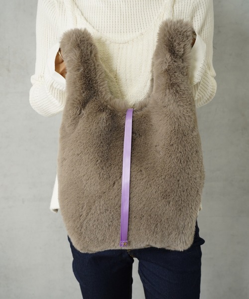 Actually(アクチュアリー)の「FUR MARCHE BAG ファーバッグ(ハンドバッグ・レディース・ベージュ/グレー/アイボリー・フリー)」の14枚目の写真