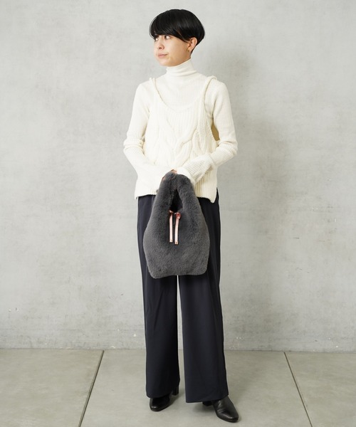 Actually(アクチュアリー)の「FUR MARCHE BAG ファーバッグ(ハンドバッグ・レディース・ベージュ/グレー/アイボリー・フリー)」の12枚目の写真
