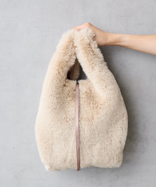 Actually(アクチュアリー)の「FUR MARCHE BAG ファーバッグ(ハンドバッグ・レディース・ベージュ/グレー/アイボリー・フリー)」の16枚目の写真