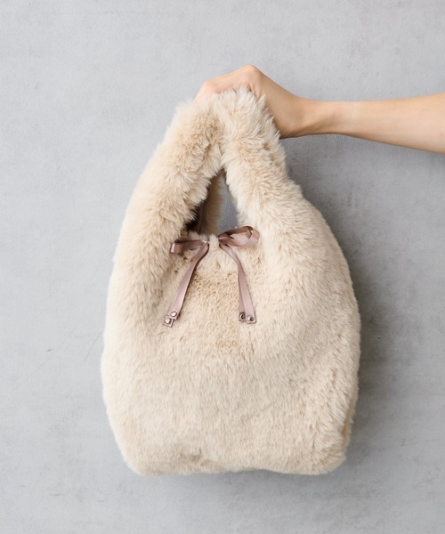 Actually(アクチュアリー)の「FUR MARCHE BAG ファーバッグ(ハンドバッグ・レディース・ベージュ/グレー/アイボリー・フリー)」の17枚目の写真