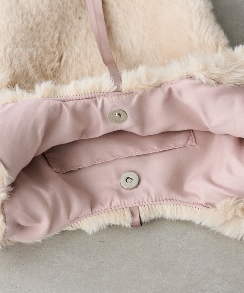 Actually(アクチュアリー)の「FUR MARCHE BAG ファーバッグ(ハンドバッグ・レディース・ベージュ/グレー/アイボリー・フリー)」の18枚目の写真