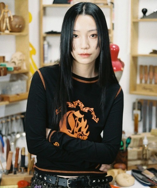 Cavish（カビシ）の「A'GEM/9 × .kom『CAVISH/カビシ』FLAME ROSE LS TEE/ローズデザイン 長袖Tシャツ（Tシャツ/カットソー・レディース・ピンク/ブラック・FREE）」の2枚目の写真