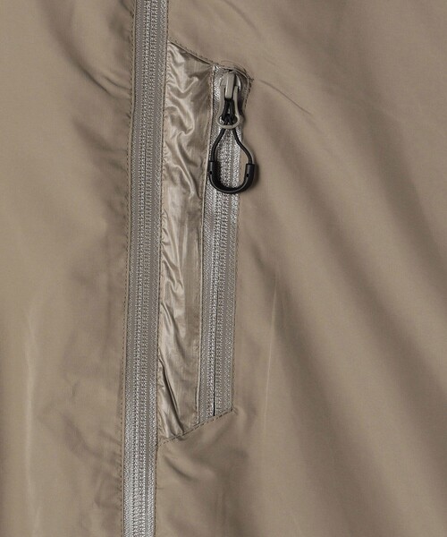 CMF OUTDOOR GARMENT（シーエムエフアウトドアガーメント）の「COMFY OUTDOOR GARMENT/コンフィアウトドアガーメント PUFF HOODIE DOWN/パフ フーディ ダウン（ダウンジャケット/コート・メンズ・ベージュ/ブラック・X-LARGE/LARGE/MEDIUM）」の5枚目の写真