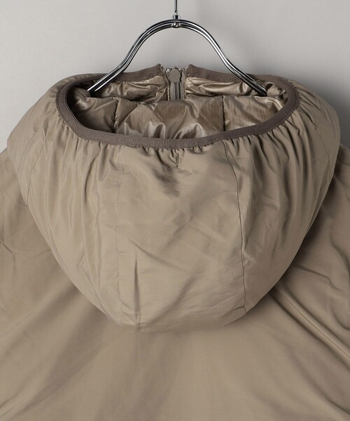 CMF OUTDOOR GARMENT（シーエムエフアウトドアガーメント）の「COMFY OUTDOOR GARMENT/コンフィアウトドアガーメント PUFF HOODIE DOWN/パフ フーディ ダウン（ダウンジャケット/コート・メンズ・ベージュ/ブラック・X-LARGE/LARGE/MEDIUM）」の8枚目の写真