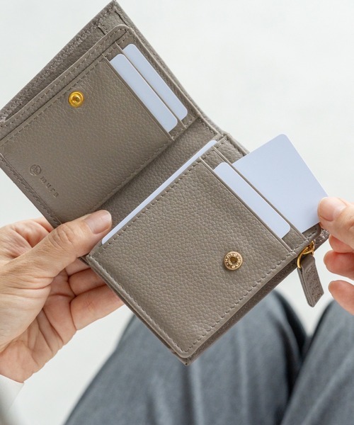 MURA（ムラ）の「シュリンクレザー ゴールドファスナー ボタン閉じ 二つ折り財布（財布・レディース・ピンク/オレンジ/ブラック/グリーン/グレー・FREE）」の11枚目の写真