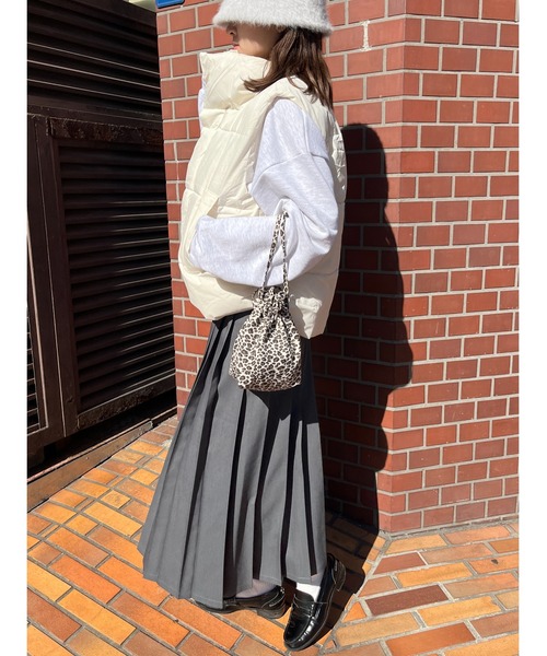 WC（ダブル シー）の「オーバーフェイクダウンベスト（ダウンベスト・レディース・アイボリー/ピンク/ブラック・FREE）」の6枚目の写真