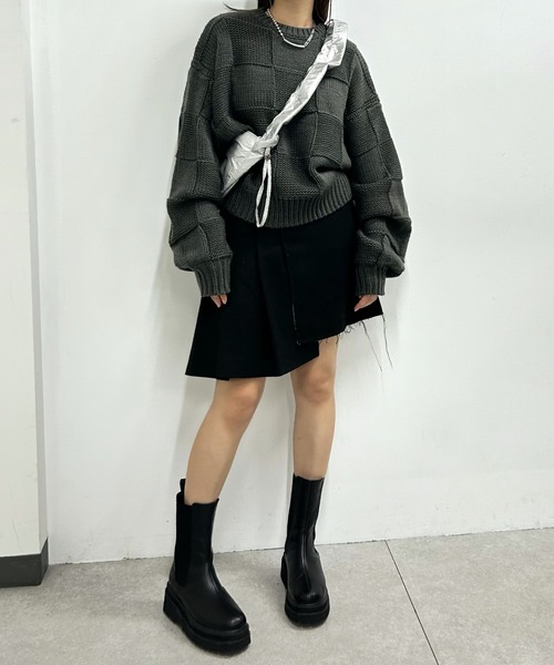 WHO'S WHO gallery(フーズフーギャラリー)の「フロントバックチェッカーニット(ニット/セーター・レディース・チャコールグレー/オフホワイト/ブラック・FREE)」の12枚目の写真