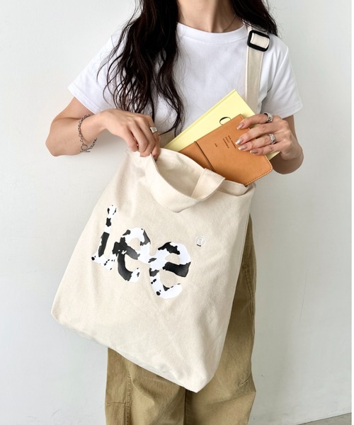 Lee(リー)の「Lee/リー COW アニマル柄 プリント キャンバス ビッグ2WAY トートバッグ(トートバッグ・レディース・ホワイト/ブラック・FREE)」の16枚目の写真