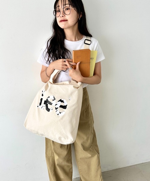 Lee(リー)の「Lee/リー COW アニマル柄 プリント キャンバス ビッグ2WAY トートバッグ(トートバッグ・レディース・ホワイト/ブラック・FREE)」の17枚目の写真