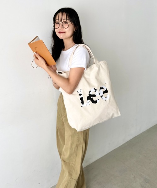 Lee(リー)の「Lee/リー COW アニマル柄 プリント キャンバス ビッグ2WAY トートバッグ(トートバッグ・レディース・ホワイト/ブラック・FREE)」の13枚目の写真