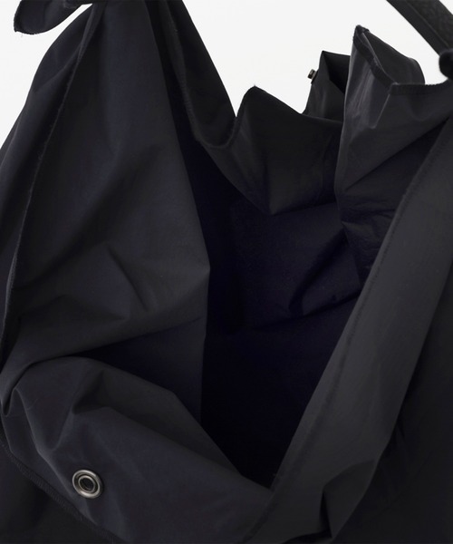 ITTI（イッチ）の「ITTI イッチ / HERRIE FUROSHIKI BAG / DS-LC / ヘリーフロシキバッグ 風呂敷トートバッグ / ITTI-BAG-107-DSLC（トートバッグ・メンズ・ブラック・FREE）」の2枚目の写真