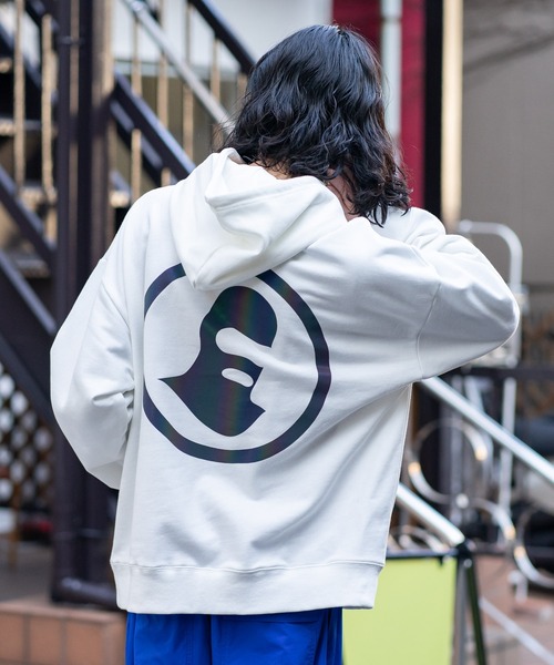 brknhome(ブロークンホーム)の「【brknhome/ブロークンホーム】 ビッグロゴバックプリントパーカー(パーカー・メンズ・ホワイト/ブラック・MEDIUM/LARGE)」の1枚目の写真